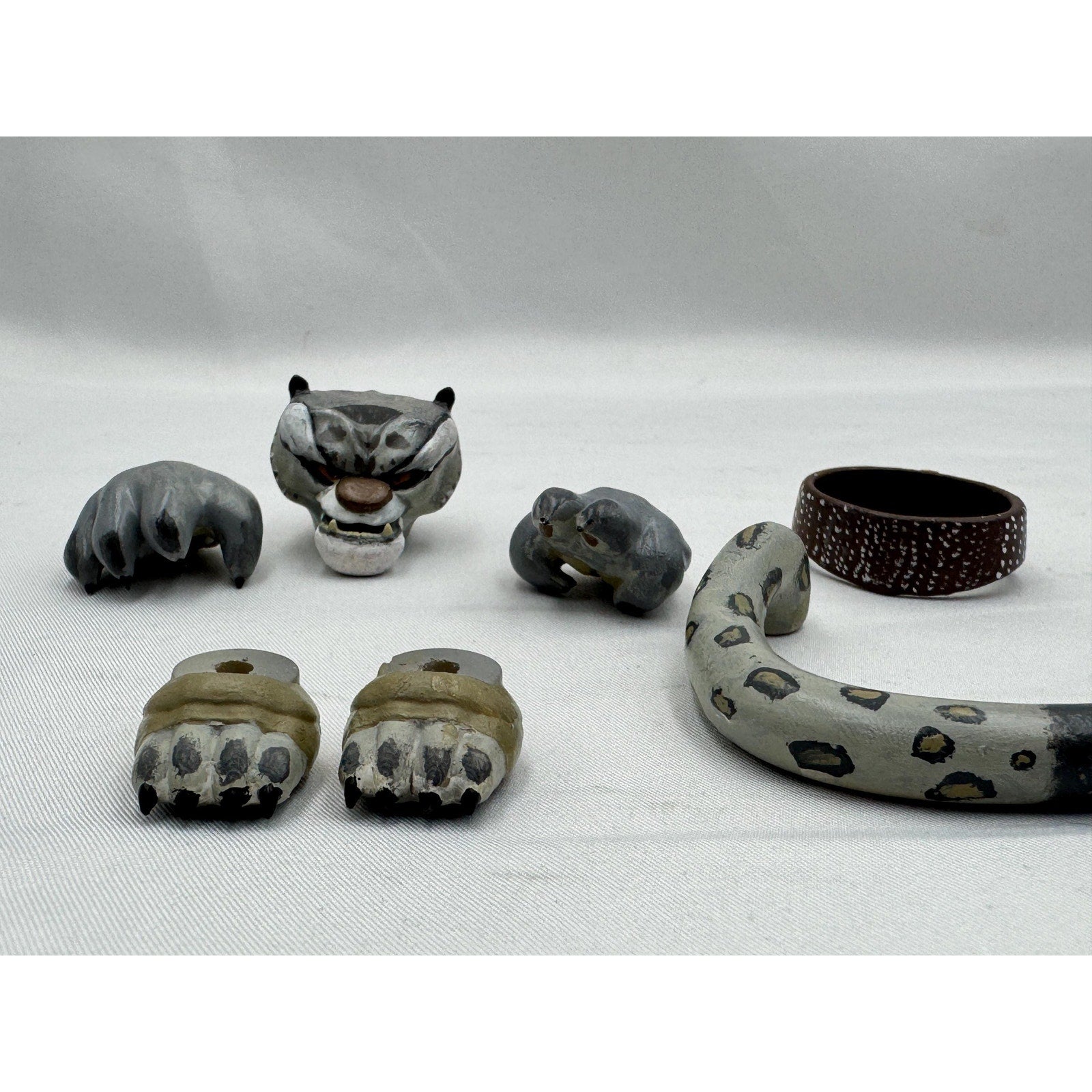 Snow Leopard Custom Figure Kit